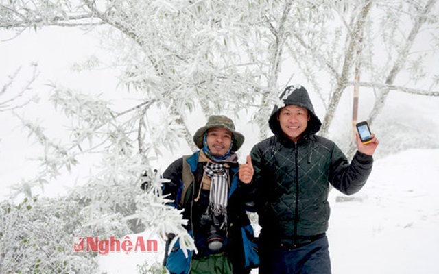 Tuyết rơi dày, bản làng Nghệ An trắng xóa như Châu Âu