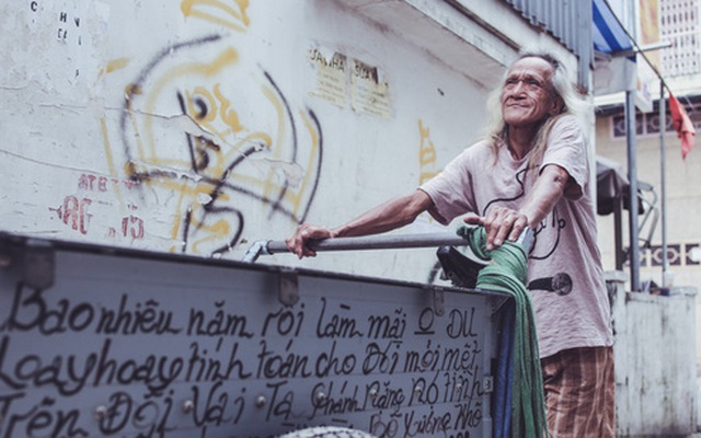 Chuyện đời của ông lão 30 năm đạp xe ba gác nuôi con thành tài ở Sài Gòn