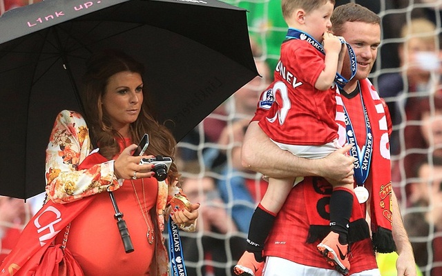 Bạn sẽ sung sướng thế nào nếu có con trai như Rooney?