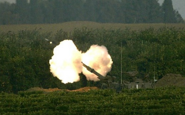 Israel tấn công Syria sau vụ bắn rocket vào cao nguyên Golan