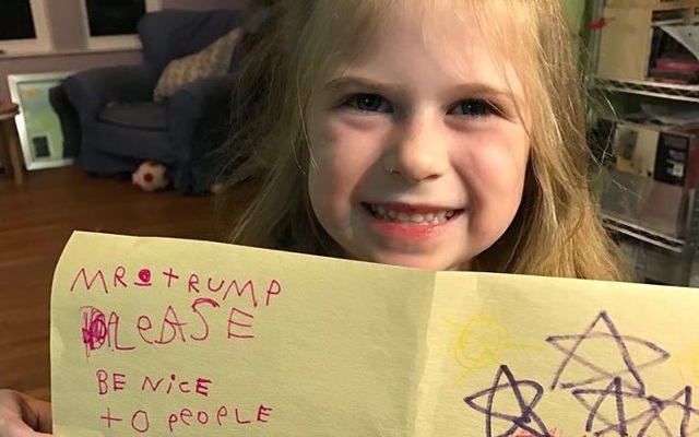 Hàng loạt trẻ em Mỹ gửi thư xin "ông xấu tính" Trump đối xử tốt với mọi người