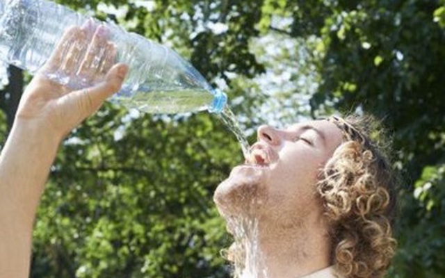 Uống bao nhiêu nước một ngày là đủ?