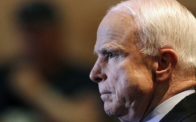 Thượng nghị sĩ John McCain cảnh báo ông Trump hầu tòa