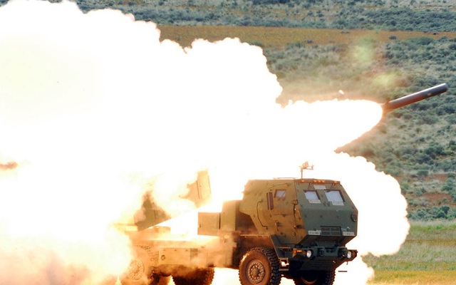 [VIDEO] Mỹ khoe sức mạnh khủng khiếp của pháo phản lực đa nòng M142