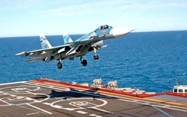 Máy bay tiêm kích Su-33 rơi, lỗi tại ai?