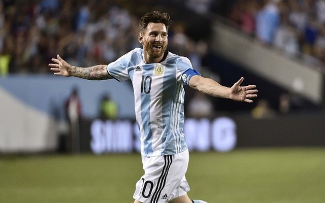 Messi lập hat-trick với siêu phẩm, Argentina “làm gỏi” Panama