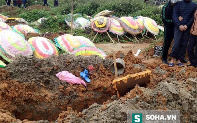 Bàng hoàng phát hiện ngôi mộ bị đào trộm mất một phần thi thể