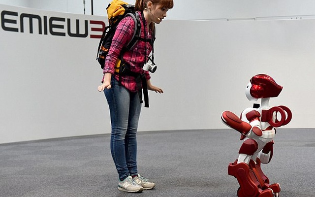 Nhật Bản giới thiệu robot biết nói tiếng Anh, giúp du khách không bị lạc ở sân bay