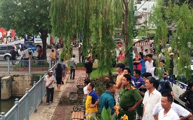 Cảnh sát tìm kiếm người đàn ông nhảy kênh Nhiêu Lộc - Thị Nghè