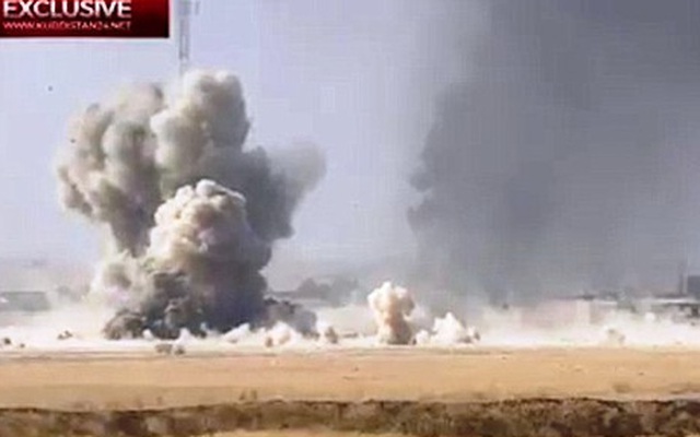 Xe bom IS liều chết đâm xe tăng Iraq, nổ lớn ngút trời