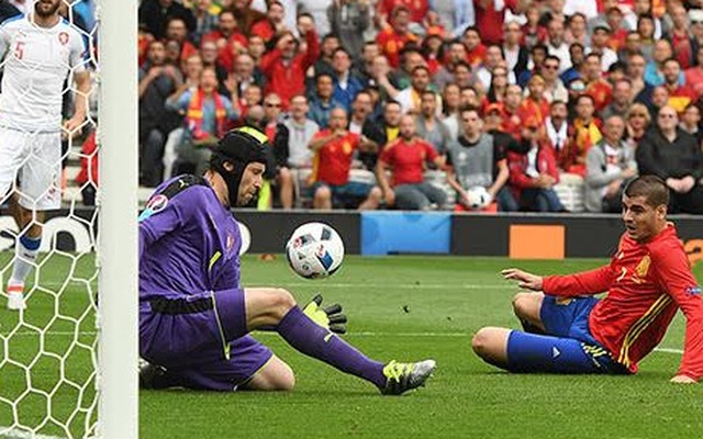 Petr Cech: Gã khổng lồ đơn độc