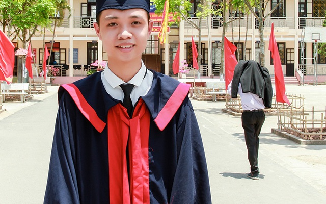 Chân dung cậu học trò Ninh Bình là thí sinh duy nhất đạt thủ khoa cả 3 khối thi
