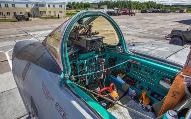 Tiêm kích tương lai MiG-41 đối đầu người khổng lồ Boeing X-51