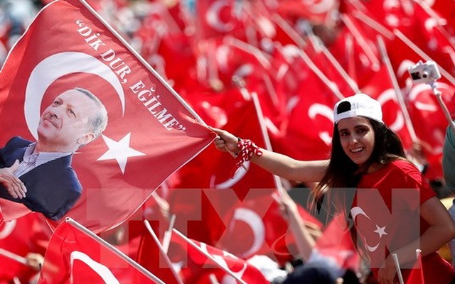 32 quan chức Thổ Nhĩ Kỳ không trở nước về theo lệnh triệu tập