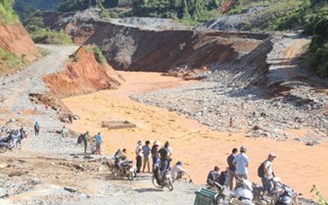 Rà soát, múc đất 1,5km tìm nạn nhân sự cố thủy điện Sông Bung 2