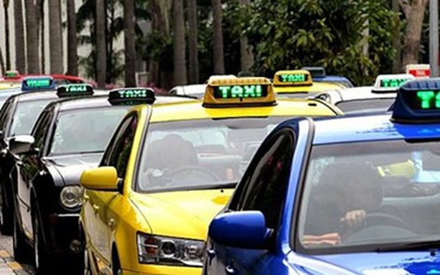 Thứ trưởng Bộ Tài chính trải lòng việc đi làm bằng taxi