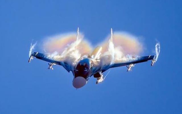 Máy bay Mỹ không thể bắn hạ Su-34 khi cận chiến