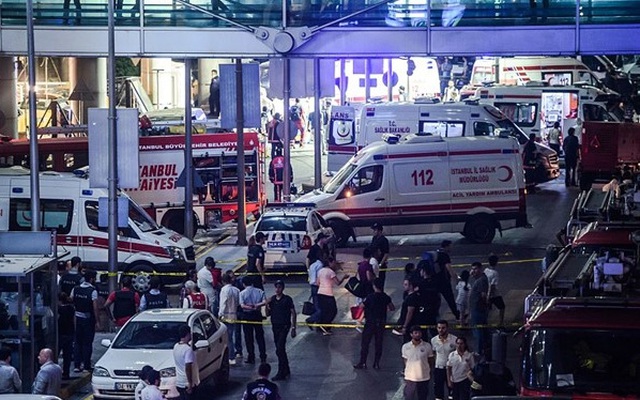 Sân bay Thổ Nhĩ Kỳ bị tấn công khủng bố, người chết la liệt