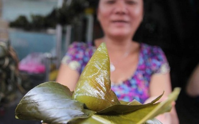 TP.HCM: Bánh ú lá tro "đắt như tôm tươi" trong ngày Tết Đoan Ngọ