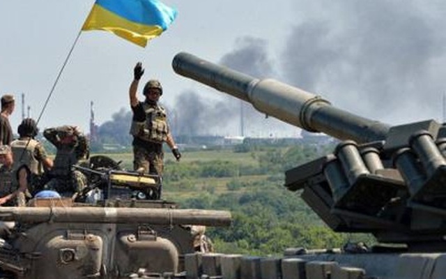 Quân đội Ukraine khai hỏa Donetsk: Sẵn sàng chiến đấu