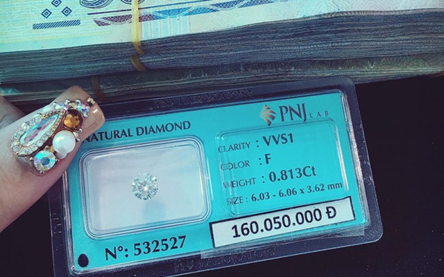 'Tri ân' vợ chuẩn bị đẻ đau, chồng tặng kim cương hơn 160 triệu