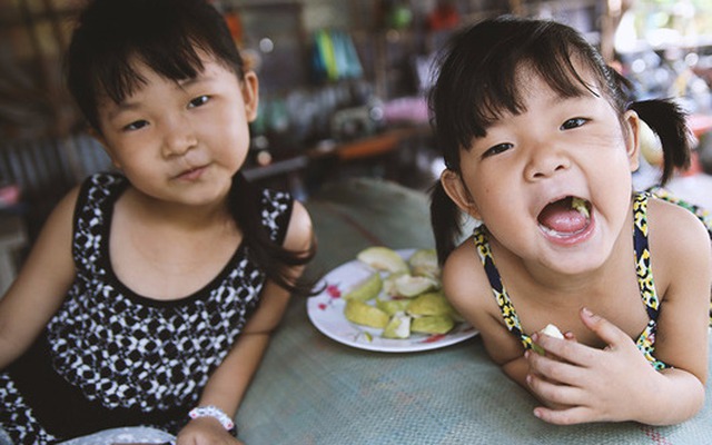 Cuộc sống nơi xóm nghèo Cần Thơ của 2 bé gái bị người cha Hàn Quốc chối bỏ