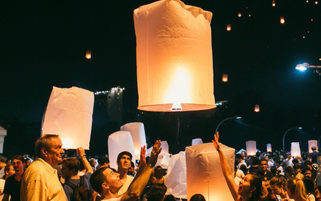 Có bạn nào đang ở Chiang Mai và vừa được ngắm hai lễ hội đèn trời tuyệt đẹp ở đây không?