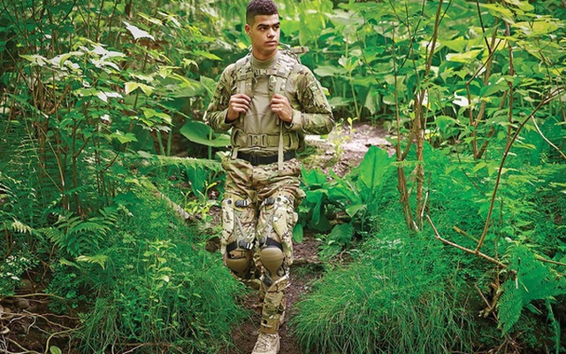 Quân đội Mỹ ra mắt công nghệ mới giúp "đi bộ ra pin", 1 tiếng sạc 4 smartphone