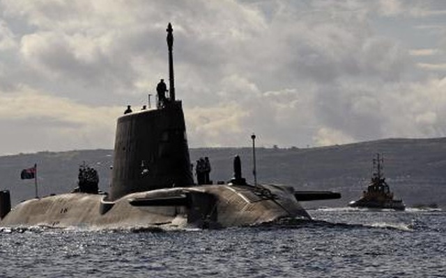 Siêu tàu ngầm HMS Ambush bị thương quái lạ