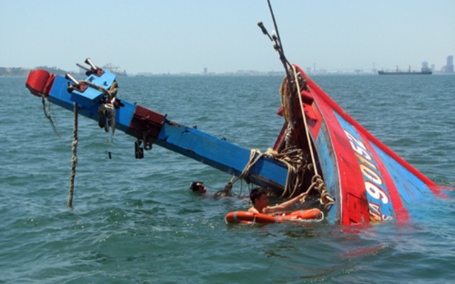 Tàu TQ tham gia tìm ngư dân Việt trên tàu bị đâm chìm ở Hoàng Sa