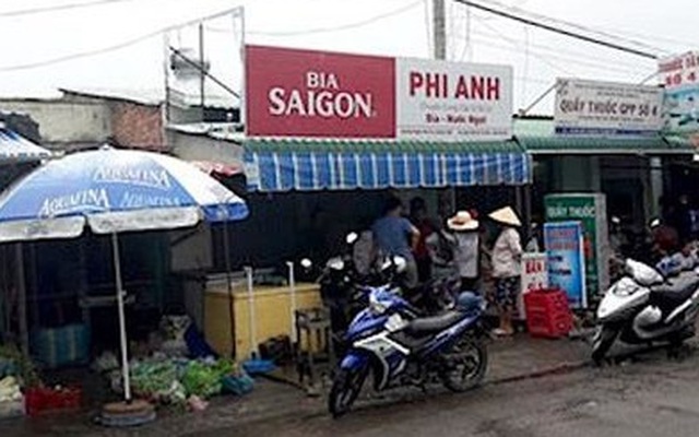 Tên trộm đeo kính 'dọn sạch' 50 thùng bia trong đại lý lúc rạng sáng