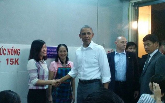Chủ quán bún chả: "TT Obama đã tự trả bằng tiền Việt cho tôi"