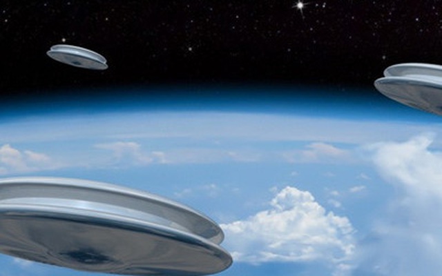 Vật thể khổng lồ nghi UFO "xoẹt ngang" Trái Đất và Mặt Trời