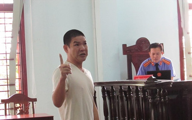Đâm bạn trọng thương vì bị chửi 'pê đê'