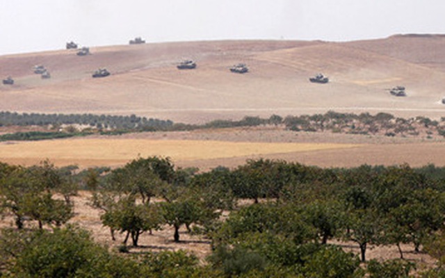 20 xe tăng Thổ Nhĩ Kỳ tràn vào biên giới Syria