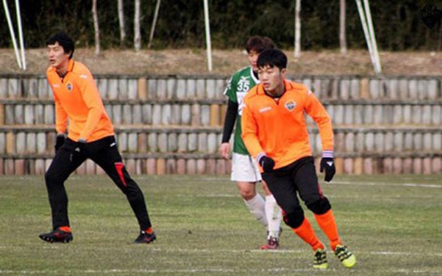 Deagu 1-2 Gangwon: Xuân Trường khiến đối thủ nhận thẻ vàng