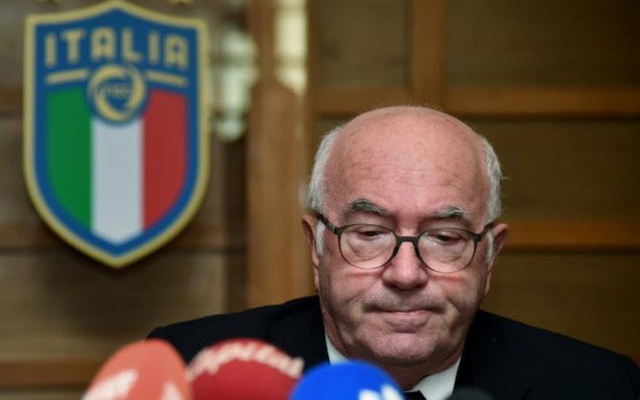 Chủ tịch Liên đoàn bóng đá Italia từ chức