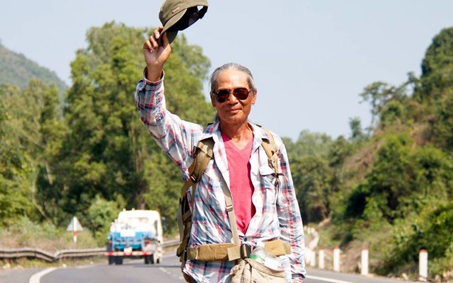 65 tuổi, "lão già gân" quyết định đi phượt bộ 2.000 km từ Bắc vào Nam