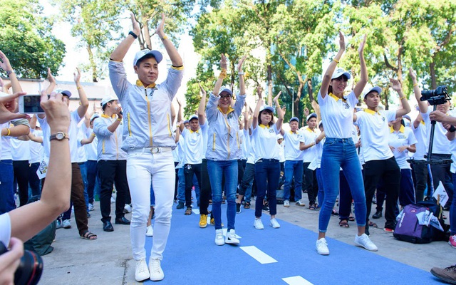 Mỹ nhân "Ngọa hổ tàng long" Dương Tử Quỳnh nhảy flasmob cùng dàn sao Việt