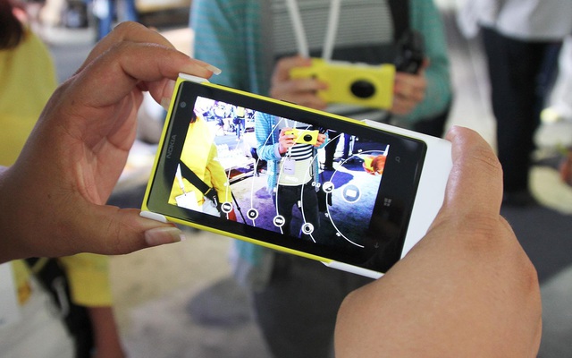 Người Việt đang dùng smart phone như một… tội ác