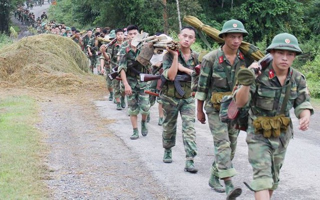 Một ngày cùng các đơn vị bộ binh hành quân vào trận địa