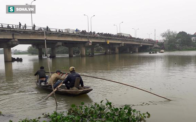 Nam sinh lớp 11 nhờ bạn chở đi học rồi lao xuống cầu tự vẫn