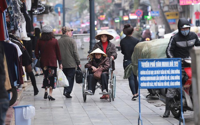 Ông Lê Hồng Giang: Vỉa hè Việt Nam – "Kinh tế mặt tiền" và "kinh tế hàng rong"