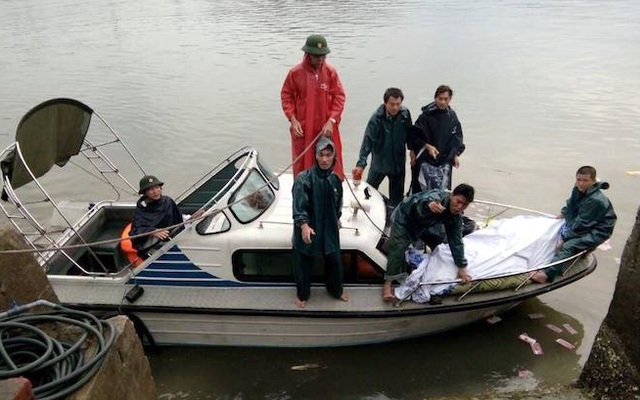7 giờ vượt 200 hải lý đưa thuyền viên bị nạn vào bờ cấp cứu