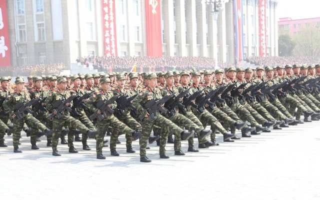 Bất ngờ lớn: Quân đội Triều Tiên lột xác bằng "súng trường công nghệ cao Hàn Quốc"