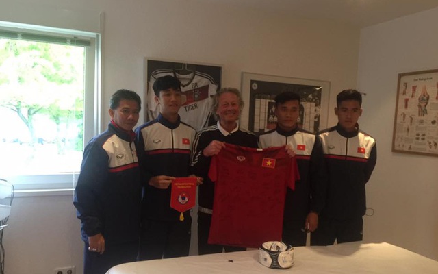 Chuyên gia của Ronaldo, Schweinsteiger đến giúp đỡ U20 Việt Nam miễn phí
