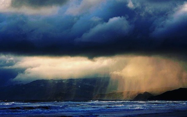Đám mây kỳ dị trên bờ biển Anh khiến 150 người khó thở: Khoa học đang vào cuộc giải mã