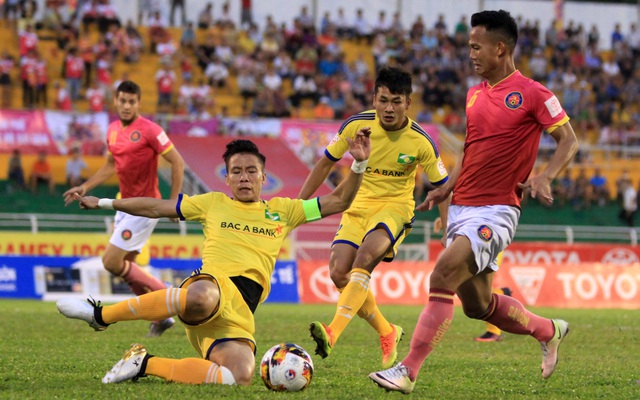 Chùm ảnh: SLNA lại biến V-League thành... "Võ-League"