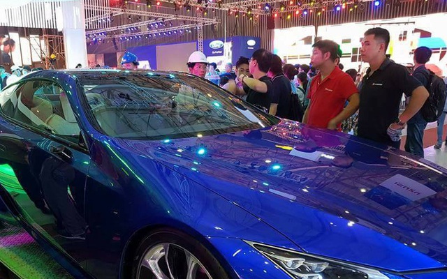 Thực hư vụ siêu xe Lexus đem về Việt Nam triển lãm bị trộm mất gương