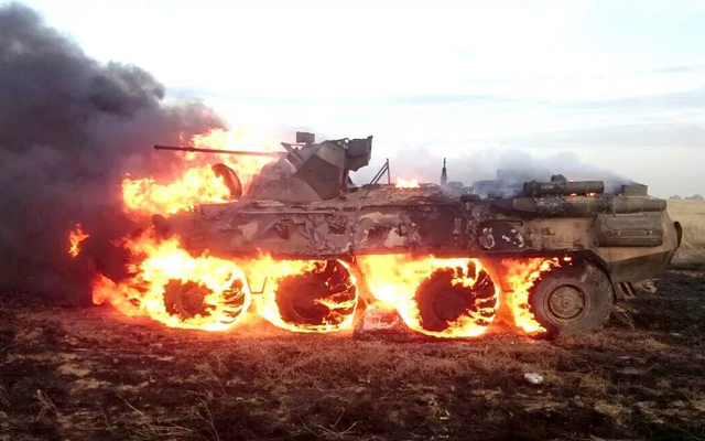 Bất cẩn khi nấu ăn, lính Nga đốt trụi xe thiết giáp BTR-82A